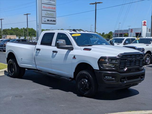 2025 RAM Ram 3500 RAM 3500 TRADESMAN CREW CAB 4X4 8 BOX
