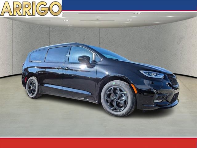 2025 Chrysler Pacifica Hybrid PACIFICA PLUG-IN HYBRID S APPEARANCE