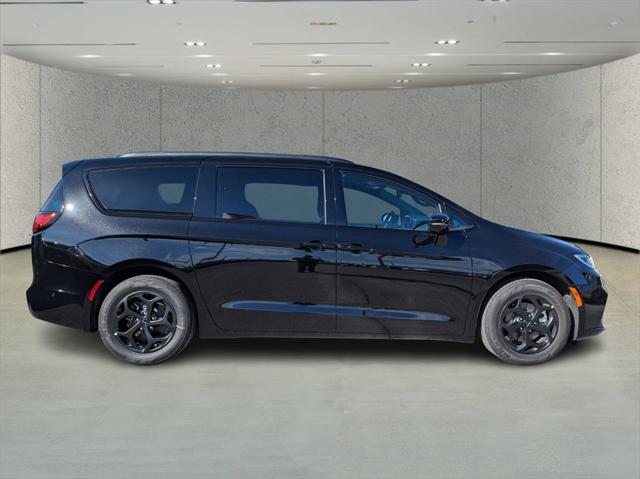 2025 Chrysler Pacifica Hybrid PACIFICA PLUG-IN HYBRID S APPEARANCE