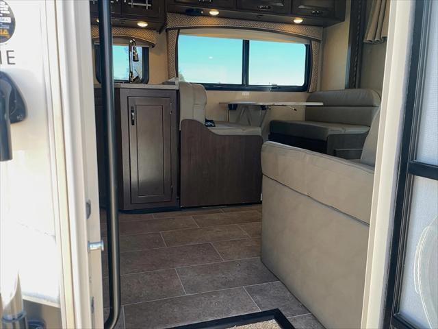 2018 Ford E-450 Cutaway Base