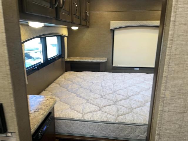 2018 Ford E-450 Cutaway Base