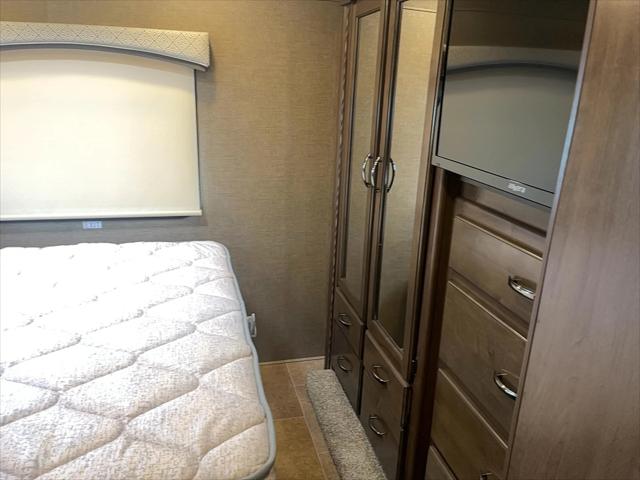 2018 Ford E-450 Cutaway Base