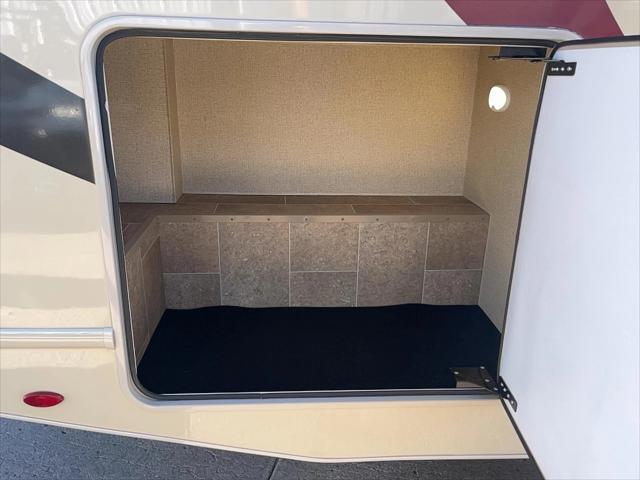 2018 Ford E-450 Cutaway Base
