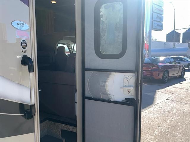 2018 Ford E-450 Cutaway Base