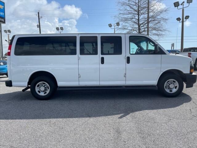2022 Chevrolet Express Passenger RWD 3500 Extended Wheelbase LS