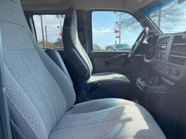 2022 Chevrolet Express Passenger RWD 3500 Extended Wheelbase LS