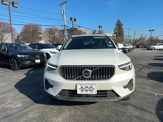 2025 Volvo XC40 B5 Core Bright Theme