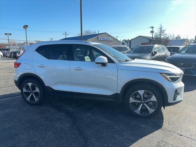 2025 Volvo XC40 B5 Core Bright Theme