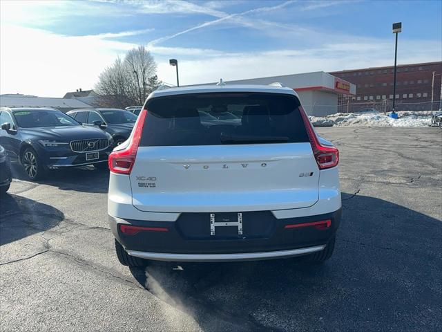 2025 Volvo XC40 B5 Core Bright Theme
