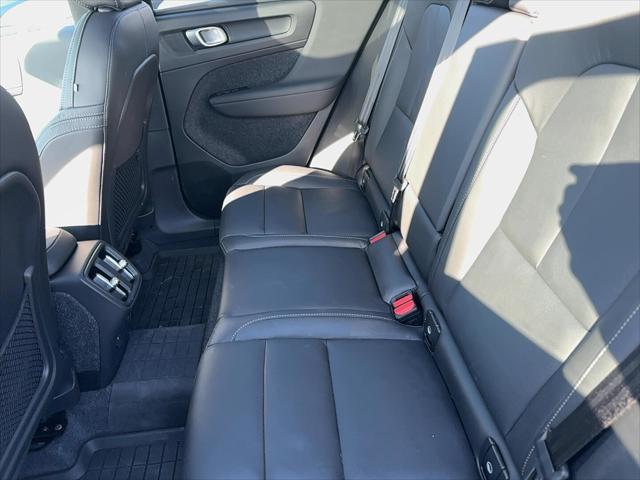 2025 Volvo XC40 B5 Core Bright Theme
