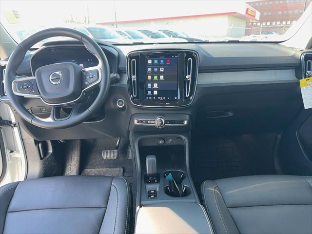 2025 Volvo XC40 B5 Core Bright Theme