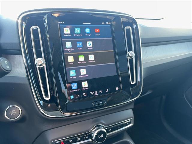 2025 Volvo XC40 B5 Core Bright Theme