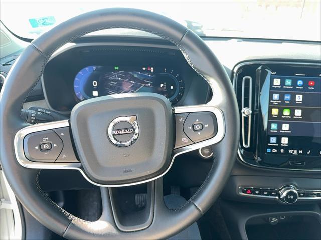 2025 Volvo XC40 B5 Core Bright Theme