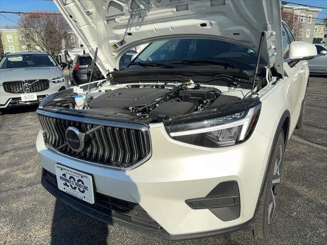 2025 Volvo XC40 B5 Core Bright Theme