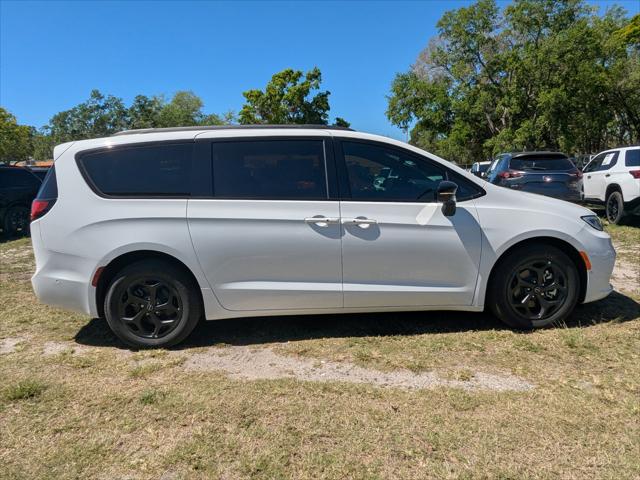 2025 Chrysler Pacifica Hybrid PACIFICA PLUG-IN HYBRID S APPEARANCE