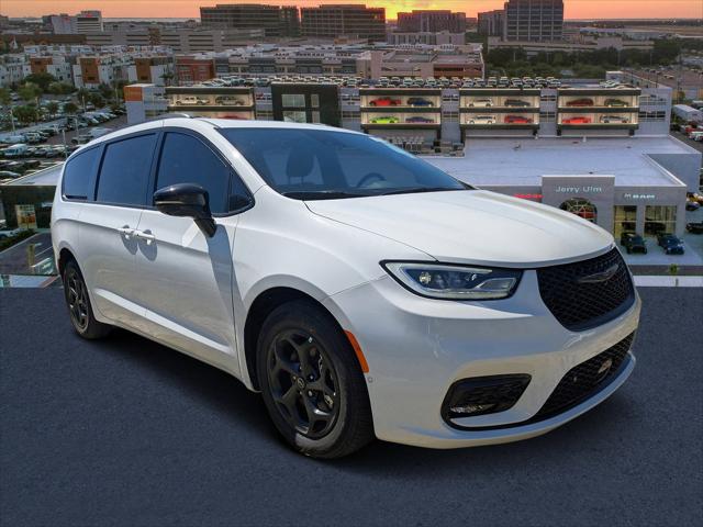 2025 Chrysler Pacifica Hybrid PACIFICA PLUG-IN HYBRID S APPEARANCE