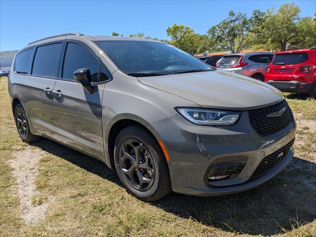 2025 Chrysler Pacifica Hybrid PACIFICA PLUG-IN HYBRID S APPEARANCE