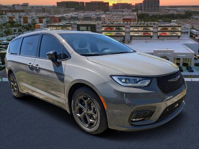 2025 Chrysler Pacifica Hybrid PACIFICA PLUG-IN HYBRID S APPEARANCE