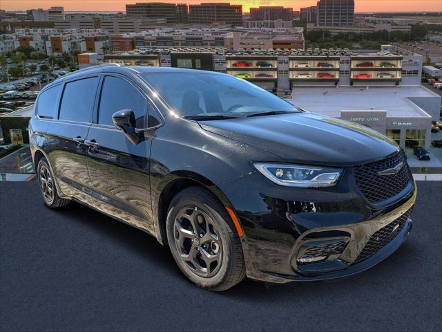 2025 Chrysler Pacifica Hybrid PACIFICA PLUG-IN HYBRID S APPEARANCE