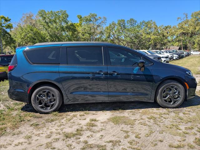 2025 Chrysler Pacifica Hybrid PACIFICA PLUG-IN HYBRID S APPEARANCE
