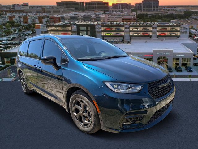 2025 Chrysler Pacifica Hybrid PACIFICA PLUG-IN HYBRID S APPEARANCE