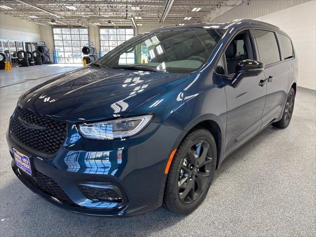 2025 Chrysler Pacifica PACIFICA LIMITED