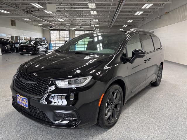 2025 Chrysler Pacifica PACIFICA LIMITED