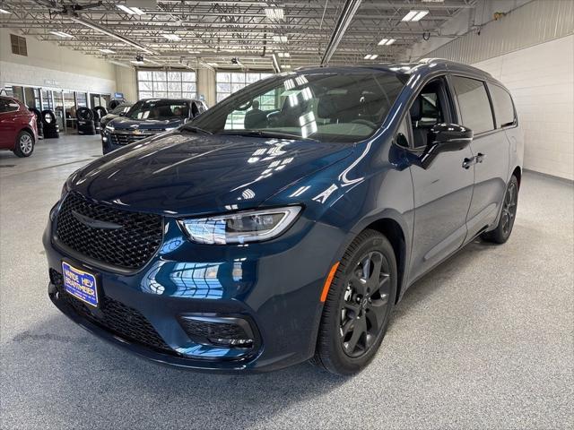 2025 Chrysler Pacifica PACIFICA LIMITED
