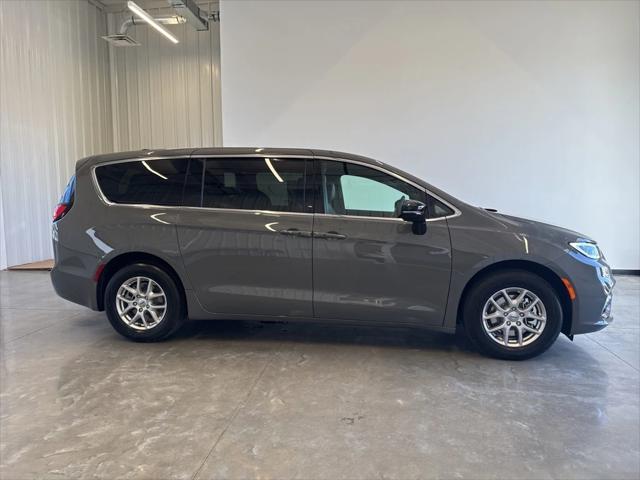 2025 Chrysler Pacifica PACIFICA SELECT