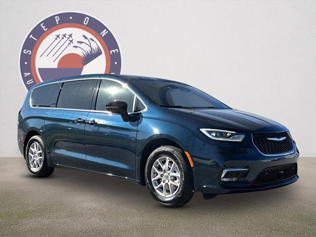 2025 Chrysler Pacifica PACIFICA SELECT