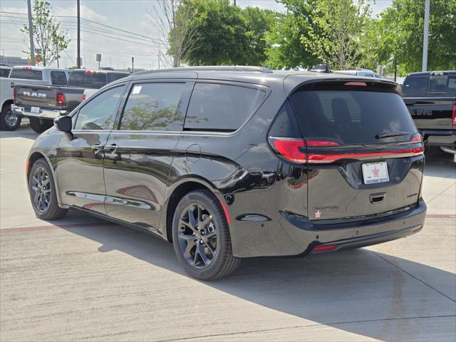 2025 Chrysler Pacifica PACIFICA LIMITED