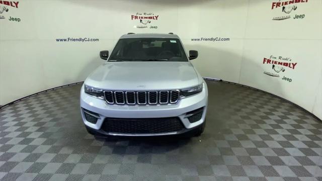 2025 Jeep Grand Cherokee GRAND CHEROKEE LAREDO 4X4