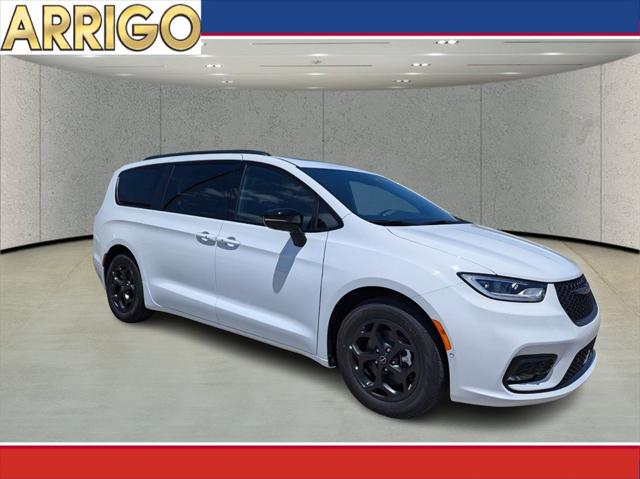 2025 Chrysler Pacifica Hybrid PACIFICA PLUG-IN HYBRID S APPEARANCE