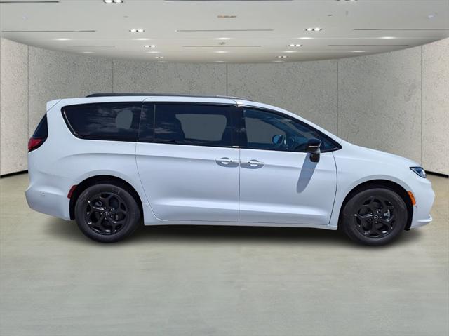2025 Chrysler Pacifica Hybrid PACIFICA PLUG-IN HYBRID S APPEARANCE
