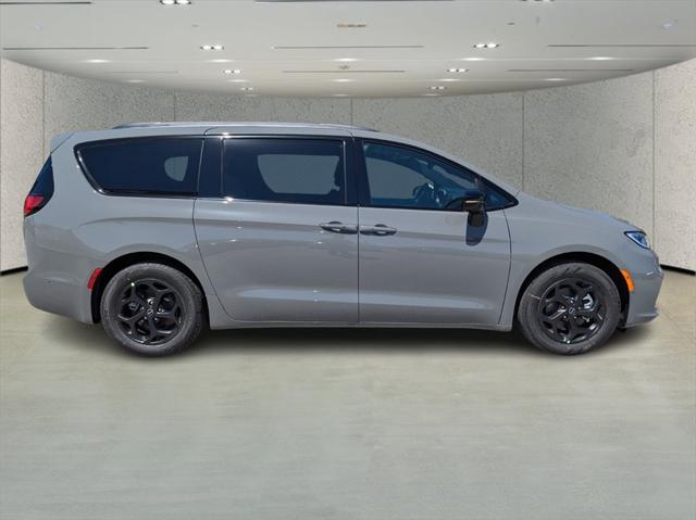2025 Chrysler Pacifica Hybrid PACIFICA PLUG-IN HYBRID S APPEARANCE