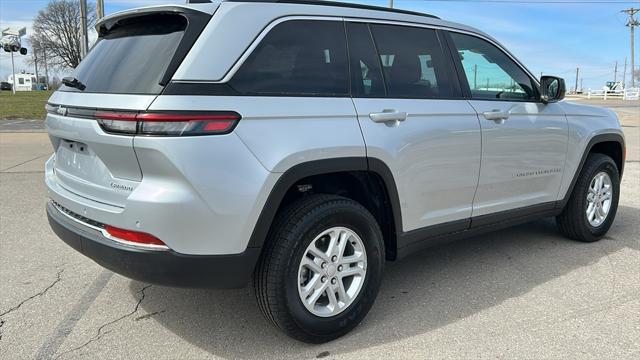 2025 Jeep Grand Cherokee GRAND CHEROKEE LAREDO 4X4