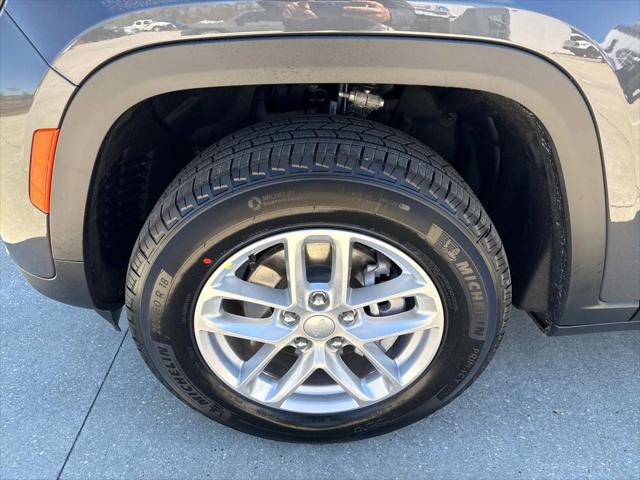 2025 Jeep Grand Cherokee GRAND CHEROKEE LAREDO X 4X2