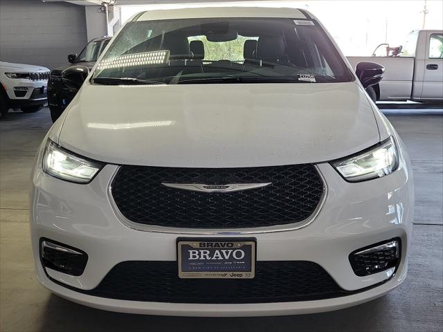 2025 Chrysler Pacifica PACIFICA SELECT