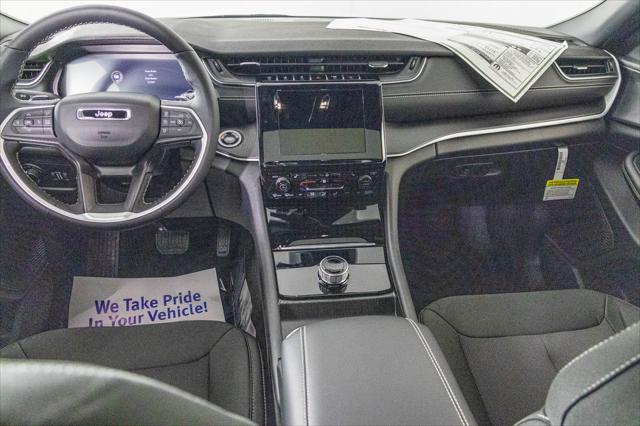 2025 Jeep Grand Cherokee GRAND CHEROKEE L LAREDO X 4X4