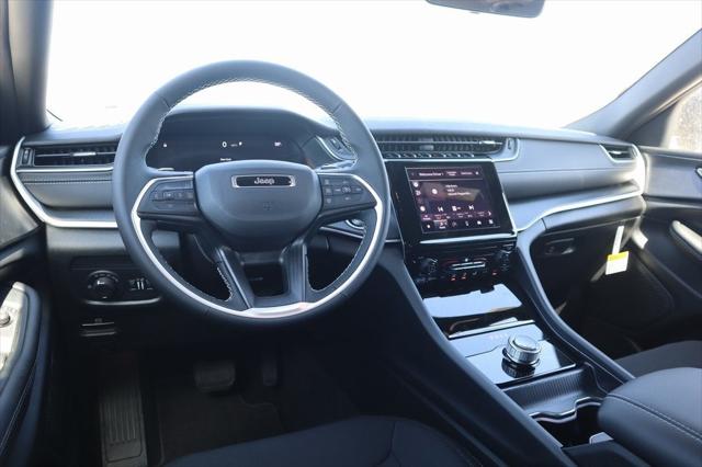 2025 Jeep Grand Cherokee GRAND CHEROKEE L LAREDO X 4X4