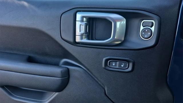 2025 Jeep Wrangler 4-Door Summit 4x4