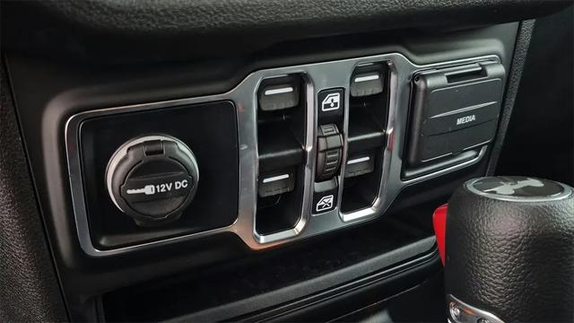 2025 Jeep Wrangler 4-Door Summit 4x4