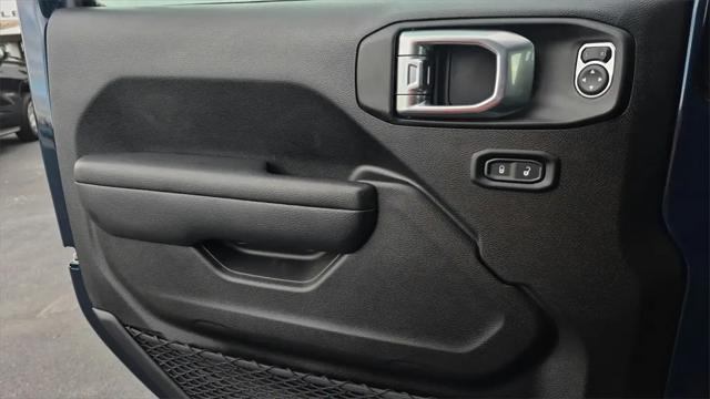 2025 Jeep Wrangler 4-Door Summit 4x4