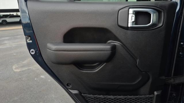 2025 Jeep Wrangler 4-Door Summit 4x4