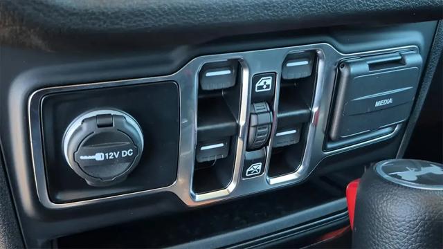 2025 Jeep Wrangler 4-Door Summit 4x4