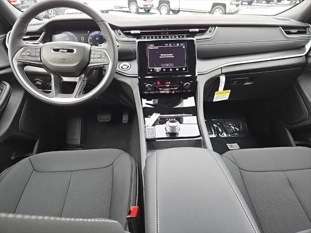 2025 Jeep Grand Cherokee Laredo X 4x4