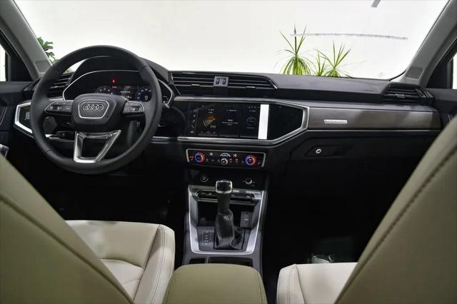2025 Audi Q3 Premium 45 TFSI S line quattro Tiptronic