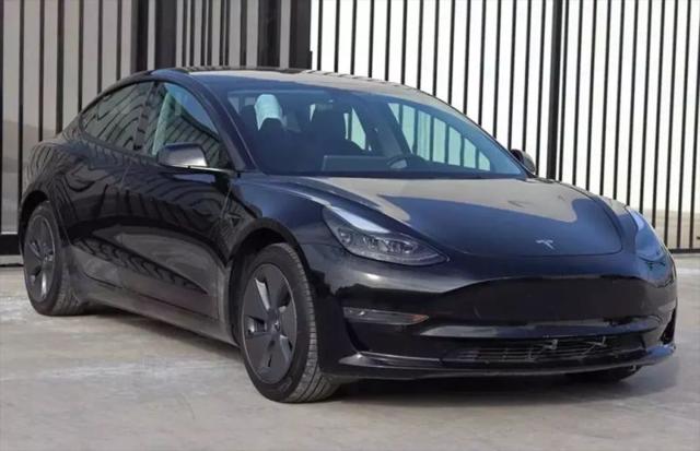 2022 Tesla Model 3 Rear-Wheel Drive