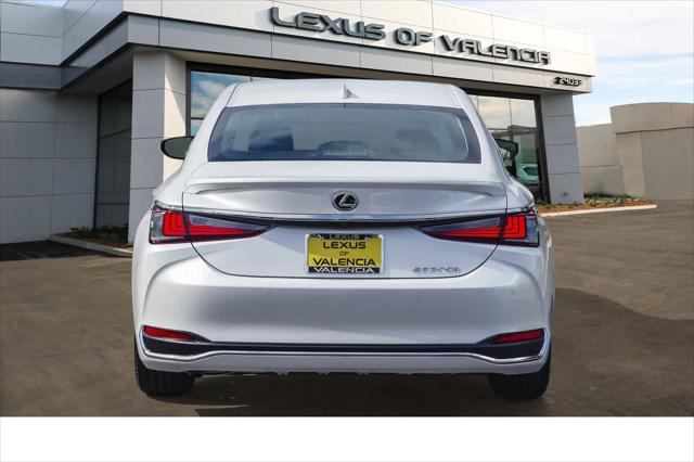 2025 Lexus ES 300h Luxury