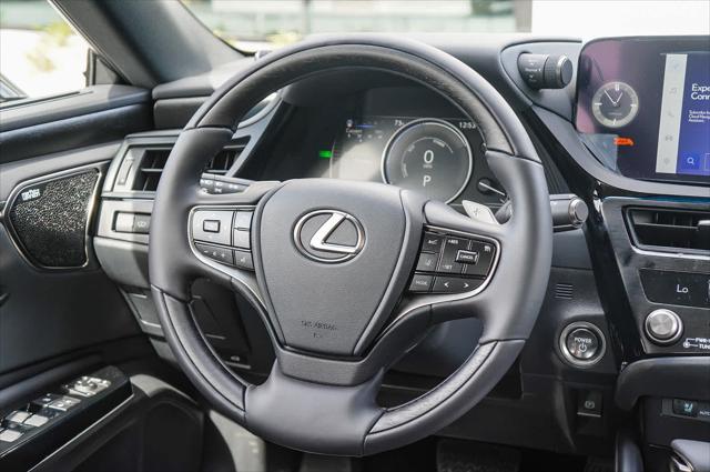 2025 Lexus ES 300h Luxury